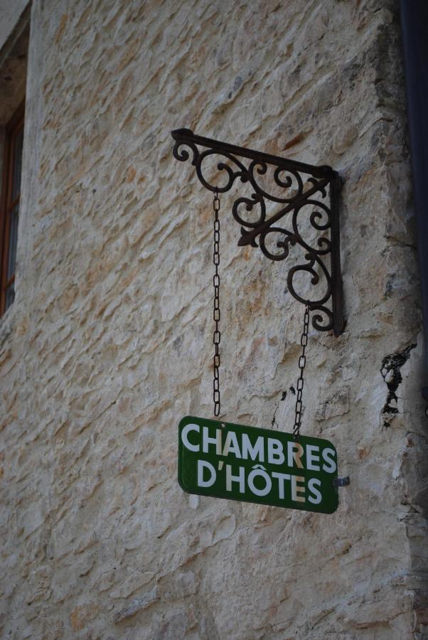 Chambres d'hôtes Soleil et Cacao Siccieu-Saint-Julien-et-Carisieu Exterior foto